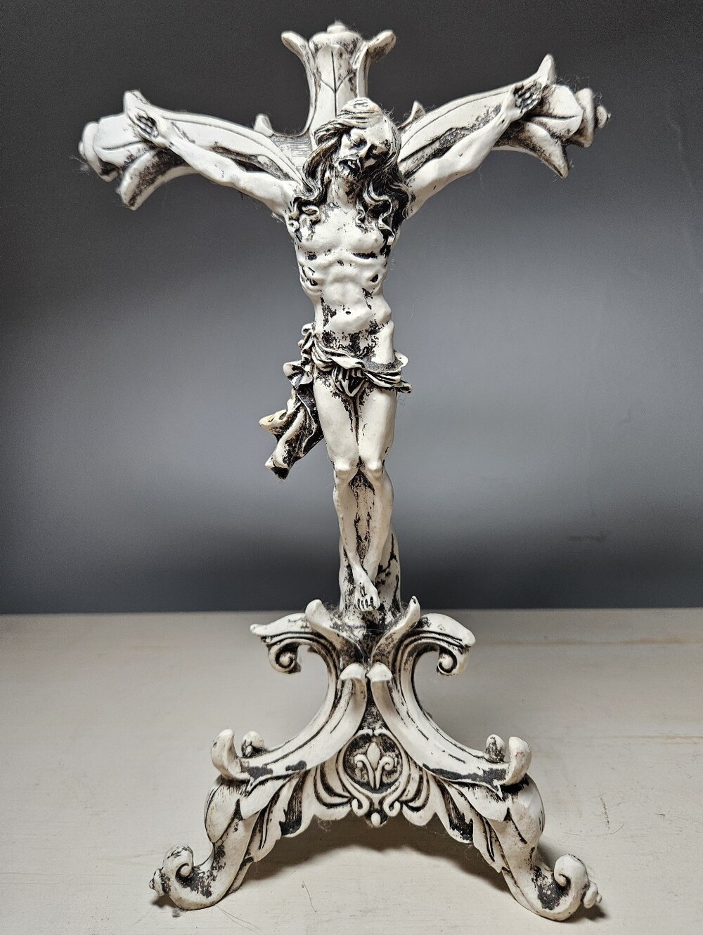 Ornate Antique-Style Standing Crucifix – Distressed Faux Bone Altar Cross NWOT